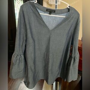 Banana Republic Lightweight faded denim color bell sleeve V-Neck Top SZ Small